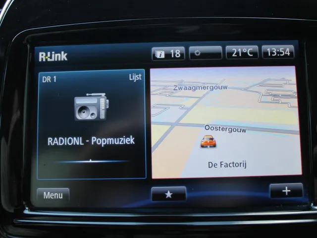 Renault Captur 1.3 TCe 150 PK Intens | Automaat | Trekhaak | Sensoren rondom | Camera | Dode hoek sensoren |