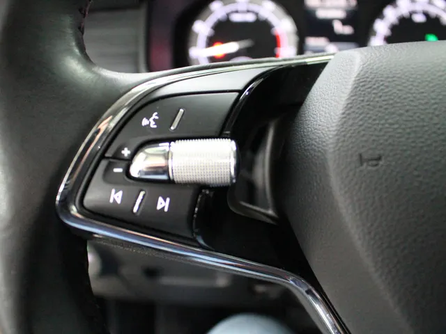 Škoda Kodiaq 1.5 TSI Business Edition DSG 7-Persoons Navigatie | Parkeercamera | 18' Velgen | Trekhaak