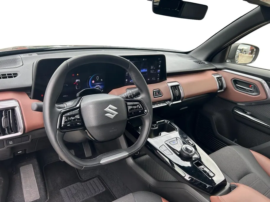 Suzuki e Vitara Style 61 kWh | Stuur/Stoel Verwarming | Dodehoekdetectie | 360 Camera | Elektrische stoelverstelling | Apple Carplay/Android Auto |