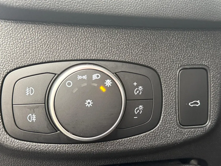 Ford Focus Wagon 1.0 EcoBoost Titanium Business | Trekhaak | HUD | Achteruitrijcamera | Winter Pack | Dodehoek detectie | Elektr. Achterklep | 12 maanden garantie! |