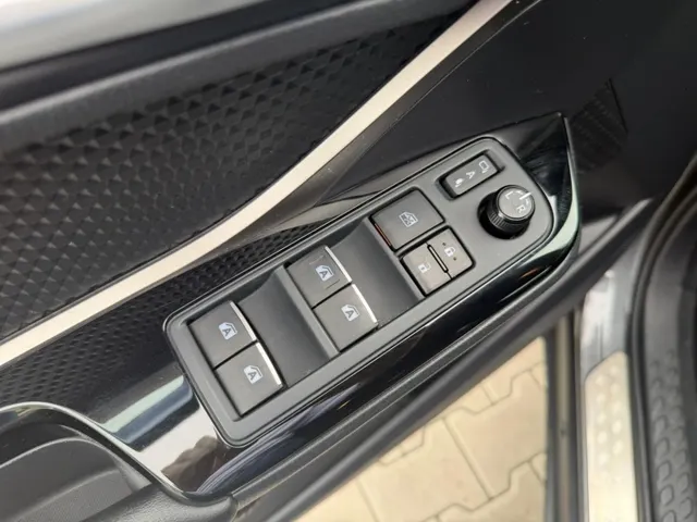 Toyota C-HR 1.8 Hybrid Style | PDC v/a | Stuur/Stoelverwarm. | Camera |
