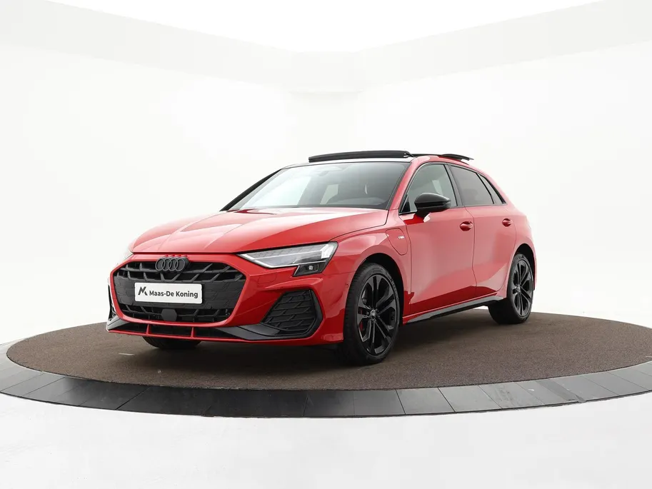 Audi A3 Sportback 45 TFSIe 272pk S-tronic S edition Competition · Panoramadak · Camera · Elek. Bestuurdersstoel · Apple/Android Car Play · Leder/ Alcantara · Zwart Optiek · 18'' Inch · Garantie t/m 10-12-2030 of 100.000km