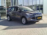 Ford Kuga 1.5 Titanium - 2.000 kg trekgewicht - TREKHAAK - VOORRUITVERWARMING - PARKEERSENSOREN V+A