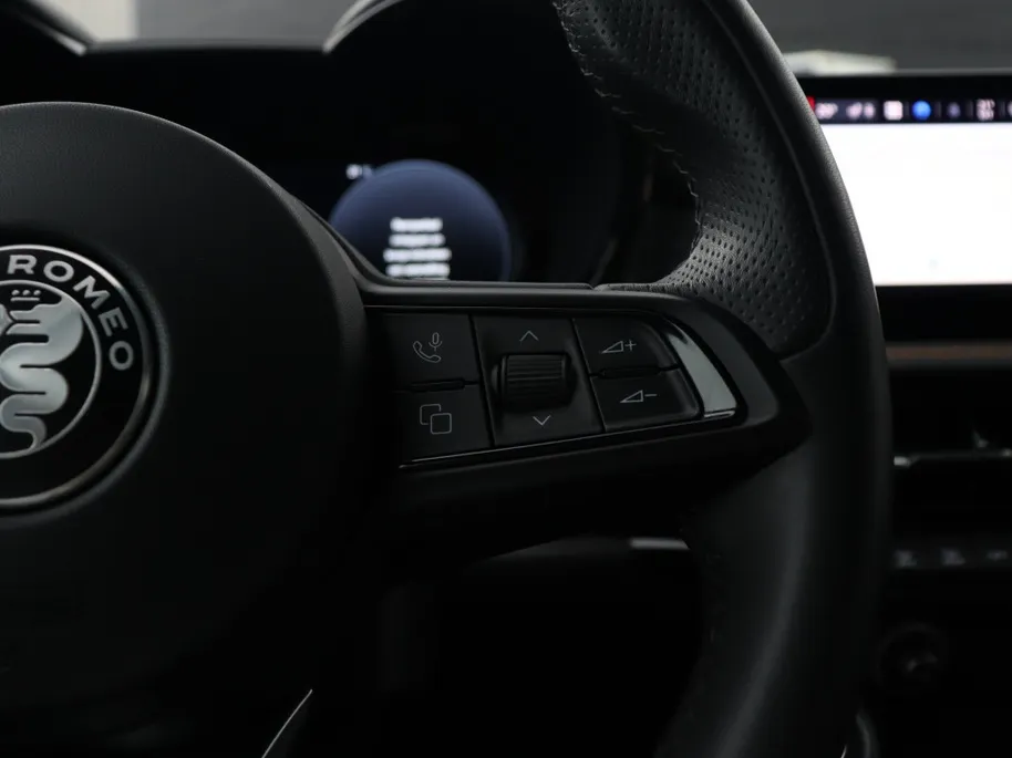 Alfa Romeo Tonale 1.3T PHEV 280 PK Edizione Speciale | Winter | Carplay | Camera | 20′