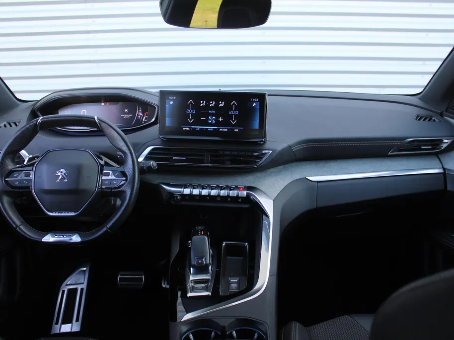 Peugeot 3008 1.2 PureTech GT | Trekhaak | Stoelverwarming | Cruise adapt. | Camera | Dodehoek detectie | 18' LM | Navi | Clima |