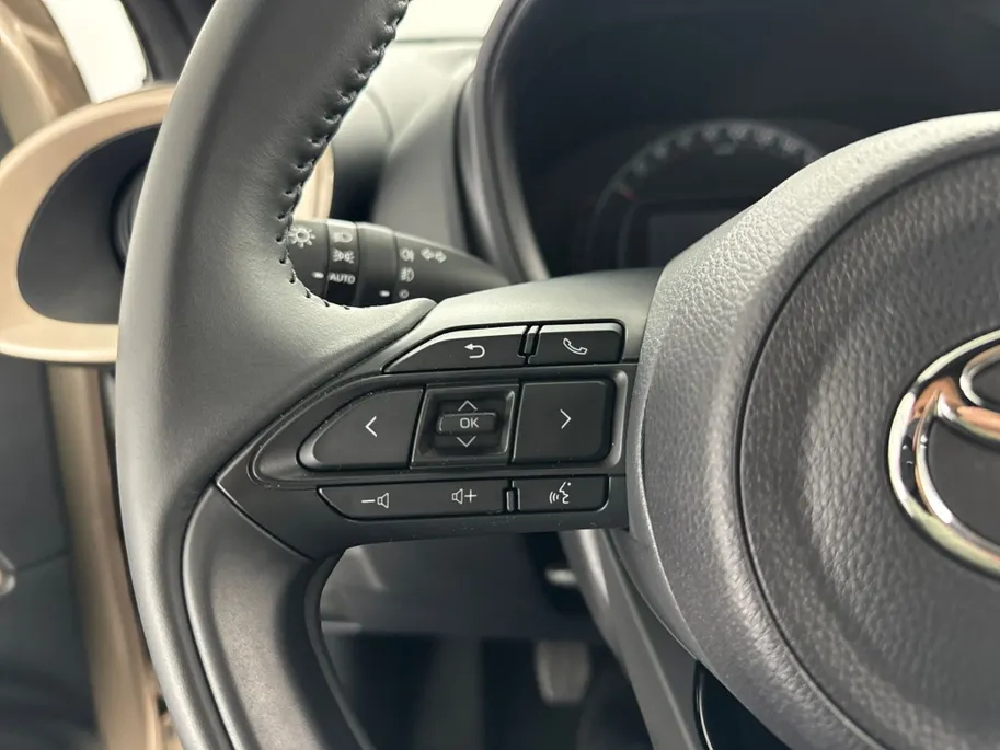 Toyota Aygo X 1.0 Pulse | 17'' L.M. Velgen | Adaptieve Cruise Control | App Connect
