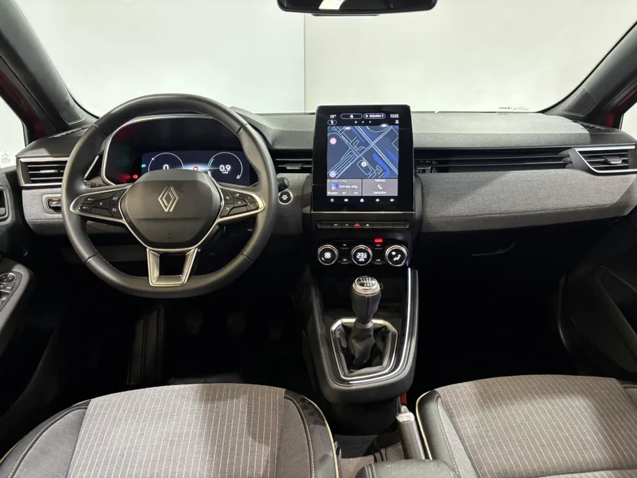 Renault Clio 90PK TCe GPF Techno | 9,3' Navi | Climate Control | Digital Cockpit | Camera | Parkeersensoren | Apple CarPlay/Android Auto | Full LED | Lichtemetalen Velgen | Licht & Regen Sensor |