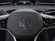 Volkswagen ID.7 Tourer Pro Business 77 kWh / 286pk Stuur- & Stoelverwarming · 360 Camera · Trekhaak · IQ.LIGHT ·  Head-Up Display
