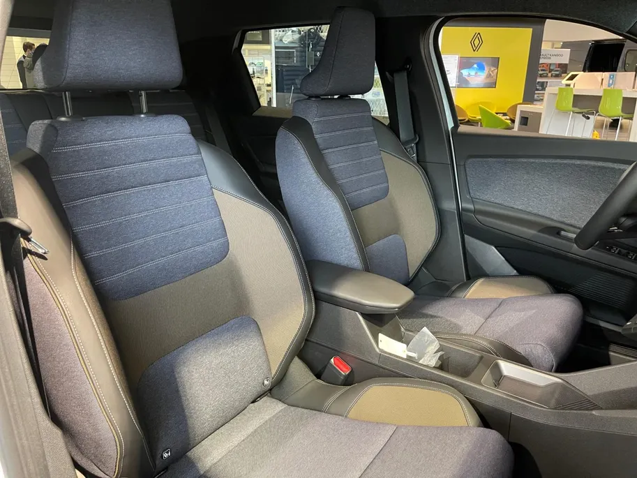 Renault 5 comfort range techno 52 kWh | UIT VOORRAAD LEVERBAAR OP = OP NU MET €1.800