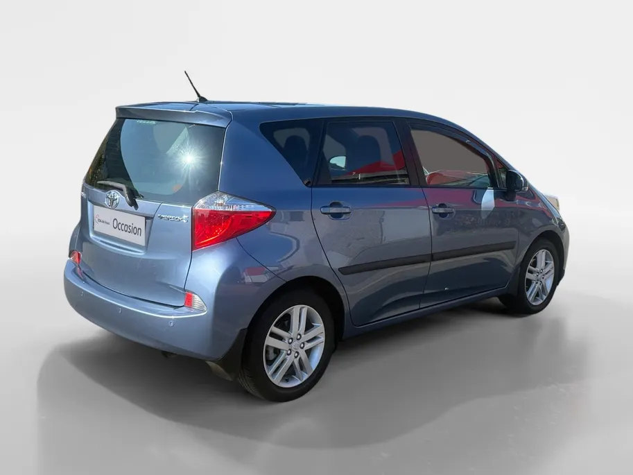 Toyota Verso-S 1.3 VVT-i Dynamic | Achteruitrij Camera | Panorama Dak | Parkeersensoren | Airco | Bluetooth | Hoge Instap | 12 Maanden Bovag Garantie