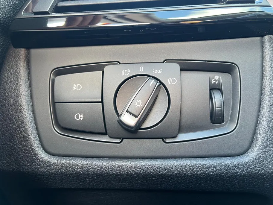 BMW 3 Serie Touring 316i Executive Sport NL Auto | unieke km.stand | navigatie | lm velgen | cruise | etc.