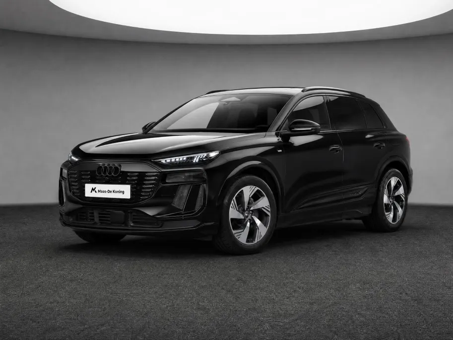 Audi Q6 e-tron S edition 83 kWh 252 PK · Glazen panoramadak · Trekhaak elek. wegklapbaar · S line zwart leder-kunstlederen bekleding