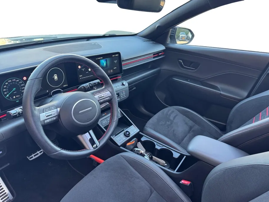 Hyundai Kona 1.6 GDI HEV N Line Sky | schuif-/kanteldak | Navi | Clima | 360 Camera | All Season banden | Stoel-/stuurverwarming | Elektrische achterklep