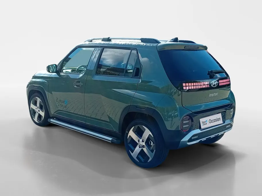 Hyundai Inster Pulse Advanced 42 kWh ''SPECIAL TERREINLOOK '' oa Sidebars, Schuif /kanteldak, NAVI,  etc.!  !!NU incl. DEMOKORTING en resteren fabrieksgarantie!!!  Zeer compleet!