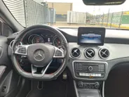 Mercedes-Benz GLA 180 Business Solution AMG AUTOMAAT | Trekhaak | Schuif/kanteldak | Navigatie | Camera | AMG-styling | Climate | Sensoren | Apple Carplay/Android Auto | Cruise | Stoelverwarming