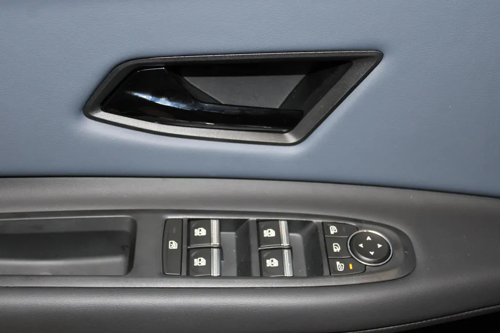 Nissan Micra EVOLVE 52 kWh | Google assist | LMwielen | Achteruitrijcamera | parkeersensoren voor en achter | 4 rijmodus | 417km WLTP | Climatecontrole | cruisecontrole | keyless entry|