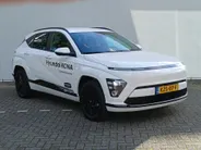 Hyundai Kona 64,8 kWh 204pk Pure Edition + Comfort Pack / DIRECT LEVERBAAR! / Demonstratieauto / 19' velgen!