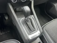 Renault Captur 1.6 E-Tech Hybrid 145 Intens | Automaat | Apple Carplay & Android Auto | Camera | Parkeersensoren | LMV | Cruise & Climate Control | 12 Maanden BOVAG Garantie