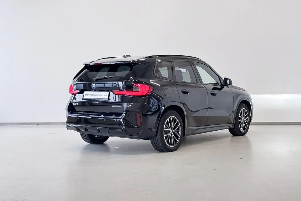 BMW iX1 xDrive30 67 kWh