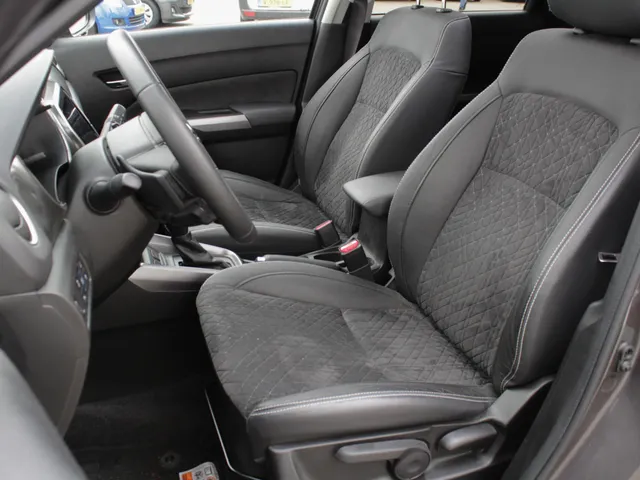 Suzuki Vitara 1.5 Hybrid Style Automaat | Navi | Adap Cruise | Panodak | Trekhaak | All Season