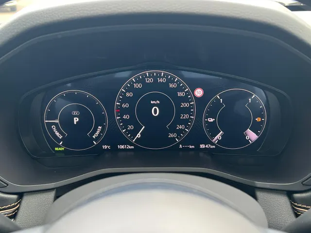 Mazda CX-60 2.5 e-SkyActiv PHEV Homura Plus | TREKHAAK |AUTOMAAT | PLUG-IN HYBDRIDE | PANORAMADAK | 2500kg TREKGEWICHT | LEDER | 360gr CAMERA | MEEST LUXE UITVOERING | BIJNA NIEUW |