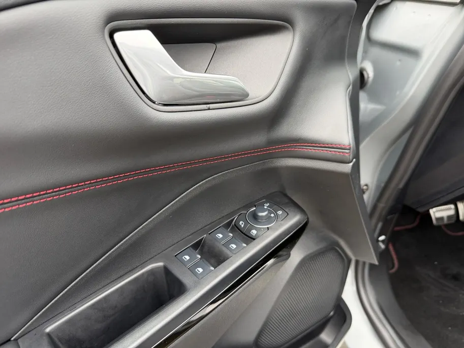 Ford Puma 1.0 EcoBoost Hybrid ST-Line X | Schuif/Kantel Dak | Stoel/Stuur/Voorruitverwarming | 19 inch | Apple/Android Carplay | Half Leder |