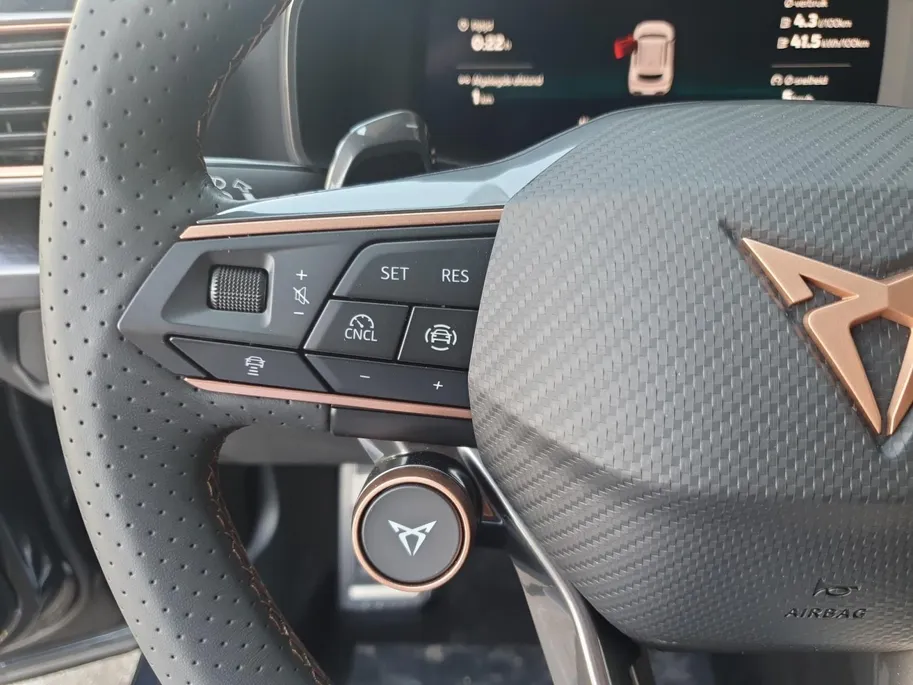 CUPRA Formentor 1.5 TSI e-Hybrid Business | Trekhaak | Panoramaschuifdak | Appel Carplay / Android Auto | Camera | Stoel en stuurverwarming |