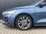 Ford Focus 1.0 EcoBoost Hybrid 125 pk ST Line 5-deurs Navigatie - Apple Carplay/Android Auto - Winter Pack