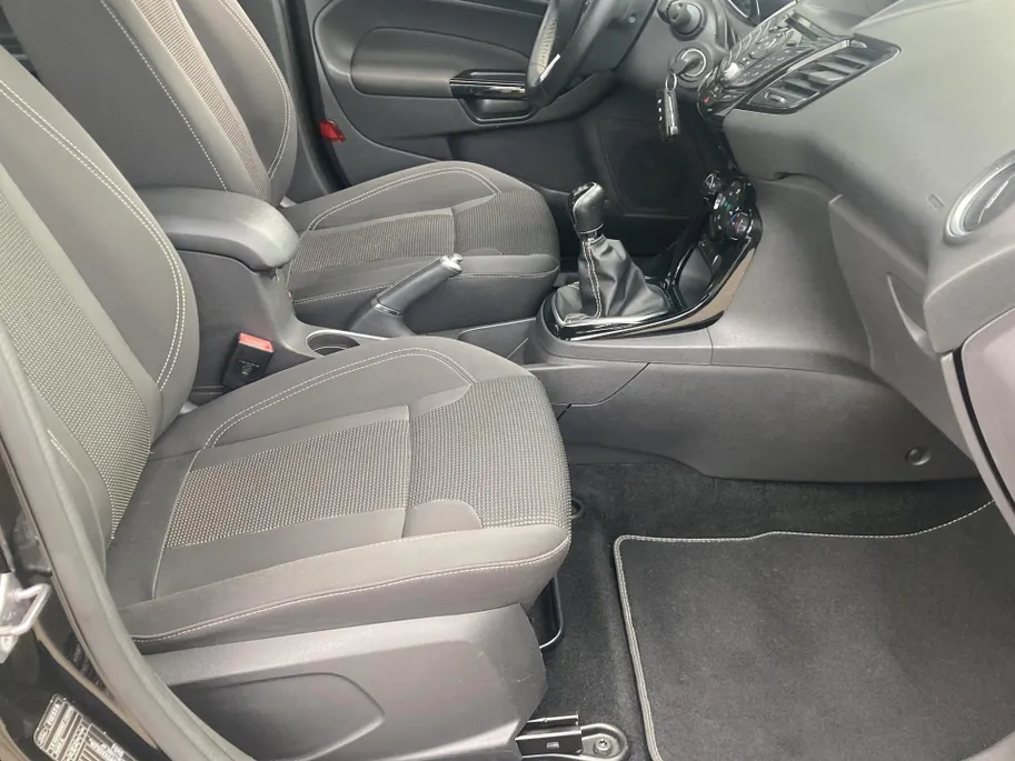 Ford Fiesta 1.0 EcoBoost 100 pk Titanium Navi - voorruitverwarming - cruise control - distributieriem vervangen