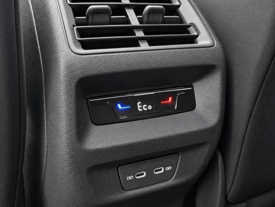 Volkswagen Tayron 1.5 eHybrid 272pk DSG R-Line Edition · Panoramadak · Inklap. Trekhaak · 360 Camera · Matrix LED · Dodehoeksensor · Stuur- & Stoelverwarming · Garantie t/m 16-02-2030 of 100.000km
