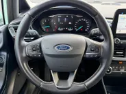 Ford Fiesta 1.0 EcoBoost Titanium | Dealer onderhouden | 1e eigenaar | Adapt. Cruise control | Parkeersensoren voor en achter | Achteruitrijcamera | Trekhaak | Navigatie | Apple carplay & Android auto | Voorruitverwarming | Privacy glas | Bovag garantie |