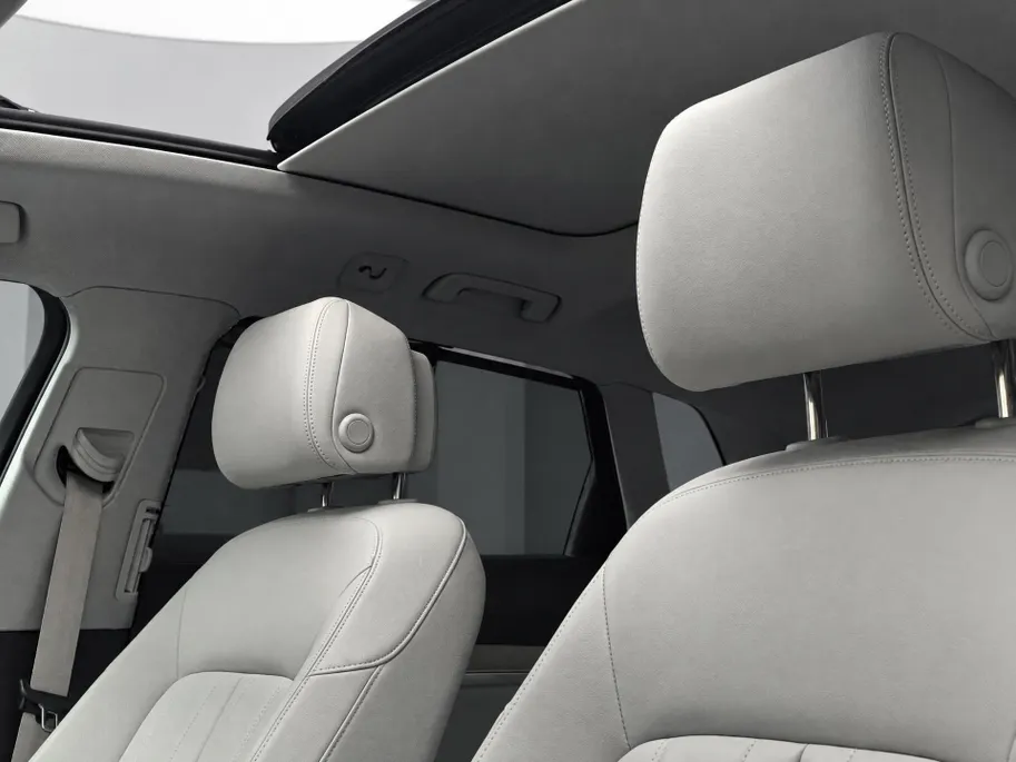 Audi e-tron 55 quattro edition 95 kWh 408pk · Panoramadak · 360 Camera · Afneembare Trekhaak · Lederen Bekleding · Elek. Stoelen + Geheugen Bestuurder ·
