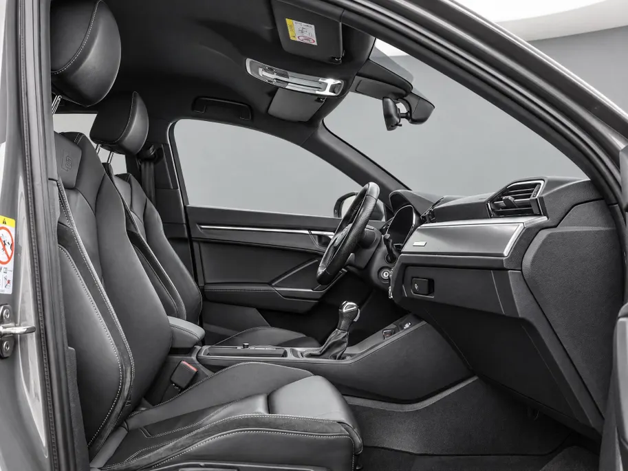 Audi Q3 Sportback 45 TFSIe 245pk S Edition · Trekhaak · Camera · Apple/Android Car Play · Elek. Achterklep · Dodehoeksensor · Lederen Bekleding · Garantie t/m 04-02-2027 of 100.000km