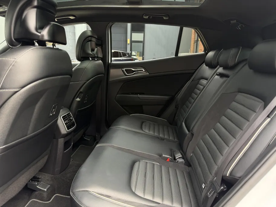 Kia Sportage 1.6 T-GDi Hybrid GT-PlusLine | Apple Carplay/ Android Auto | Navigatiesysteem | Licht + Regensensor | Stoelverwarming + Stoelkoeling | Stuurverwarming | Elektrisch Verstelbare Voorstoelen | Geheugen op Bestuurdersstoel | Elektrisch Schuif / Kanteldak | El