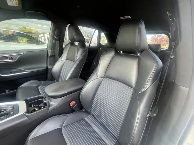 Toyota RAV4 2.5 Hybrid Bi-Tone