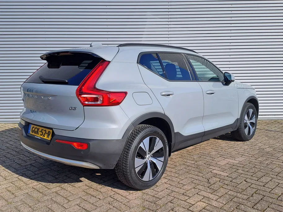 Volvo XC40 2.0 B3 Essential AUTOMAAT | Stuurverwarming | Stoelverwarming | Adaptieve Cruise | Apple Carplay/Android Auto