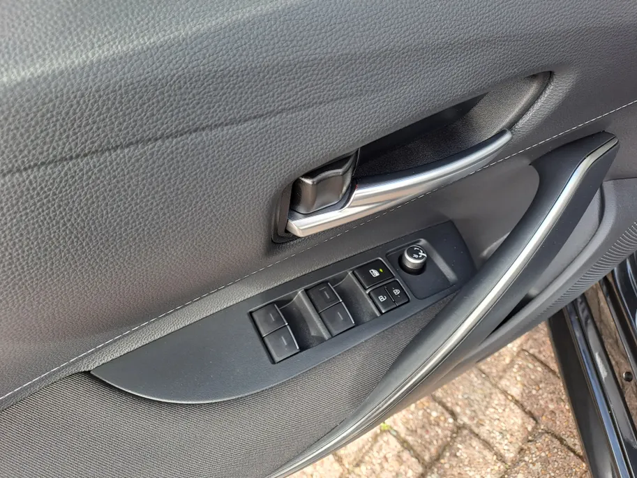 Toyota Corolla Touring Sports 1.8 Hybrid Business | Camera | Adaptieve Cruise | Airco Automatisch | Automaat | Apple Carplay/Android Auto | Apple Carplay/Android Auto