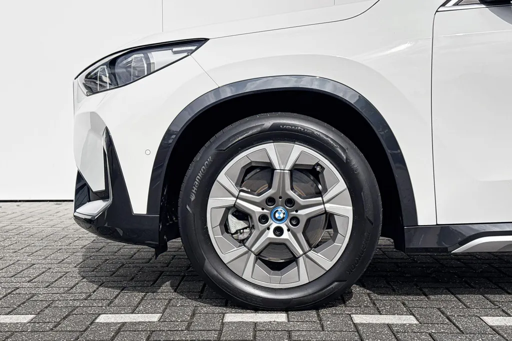 BMW iX1 xDrive30