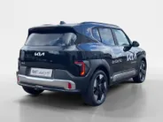 Kia EV2 Plus Advanced 42.2 kWh | DEMO | Direct Leverbaar! | 308 km actieradius | Harman Kardon Geluidssysteem | Schuif/Kantel dak | Ambient Lighting | 18' Lichtmetaal | Fabrieksgarantie |