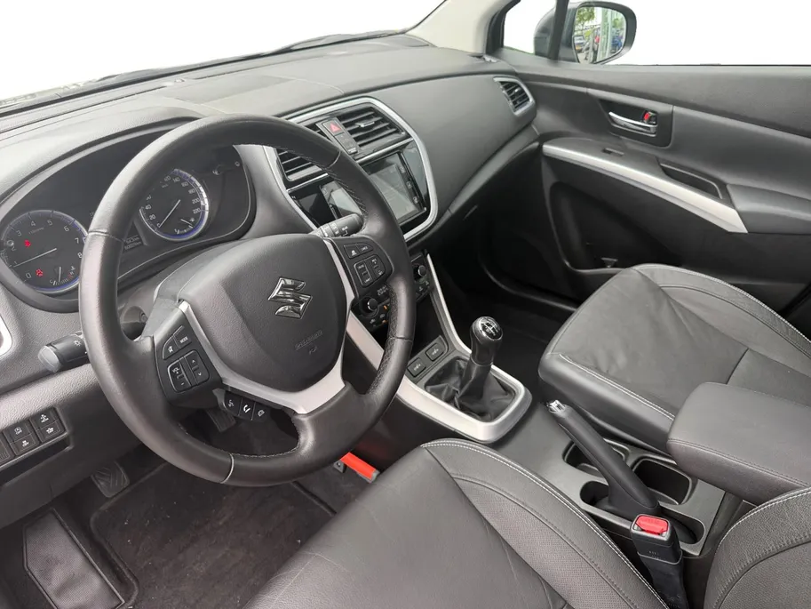 Suzuki S-Cross 1.0 Boosterjet Stijl | Clima / adapt. cruise control | Navigatie | Camera | Subwoofer |