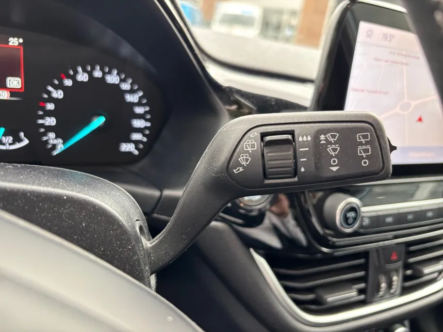 Ford Fiesta 1.0 EcoBoost Hybrid Titanium X Automaat | Adaptieve Cruise Control | Camera | Privacy Glass | Keyless Entry | Parkeersensoren | Navigatie |