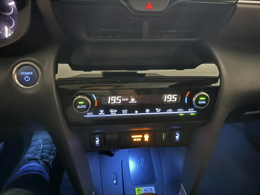 Toyota Yaris Cross 1.5 Hybrid Executive Automaat | Trekhaak | Panoramadak | Apple Carplay/Android Auto | Stoelverwarming