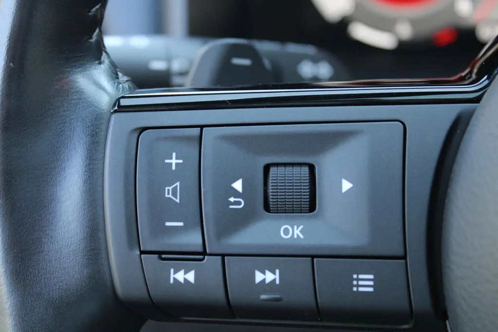 Nissan QASHQAI 1.3 MHEV Xtronic Tekna Plus |Nappa lederen bekleding| Bose audio | Head-up display | Trekhaak | 1800kg trekgewicht | All season banden | Stoelmassage | Stoelgeheugen | Stoel-, voorruit- en stuurverwarming