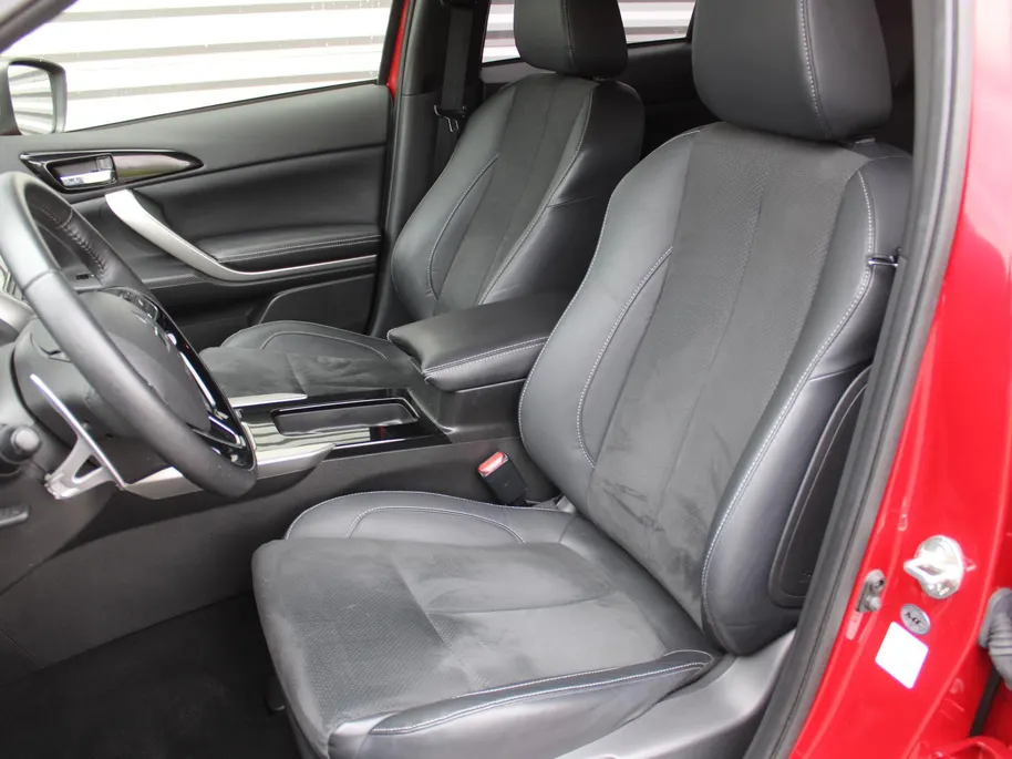 Mitsubishi Eclipse Cross 2.4 PHEV First Edition | Camera rondom | Stuur/stoelverwarming v+a | HUD | Winterset op LM | Dakdragers |