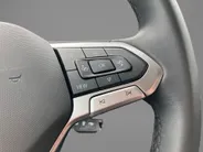 Volkswagen T-Roc 1.0TSI/110PK Goal · Navigatie · Apple/Android Car Play · Stoelverwarming · Dodehoeksensoren · Garantie t/m 10-07-2027