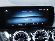 Mercedes-Benz EQB 250 Business Line 67 kWh l Panoramadak l Stoelverwarming l Achteruitrij camera