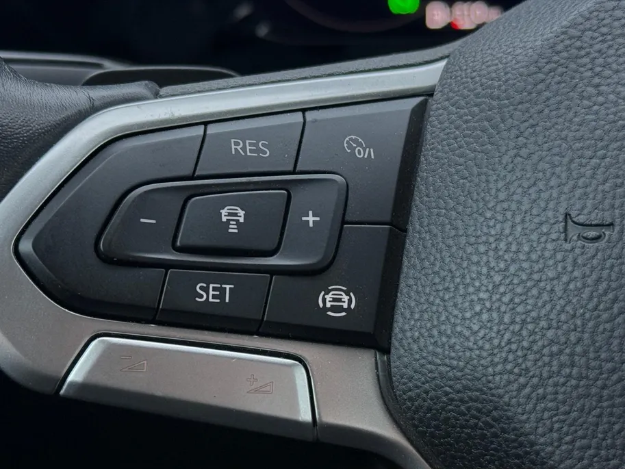 Volkswagen Golf 1.0 eTSI Life Business | CARPLAY | STOELVERWARMING | PARKEERSENSOREN | LICHTMETALEN VELGEN |