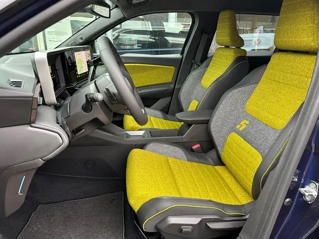 Renault 5 Comfort range iconic cinq 52 kWh | INCL. V2G LADER | WINTERPACK | CAMERA