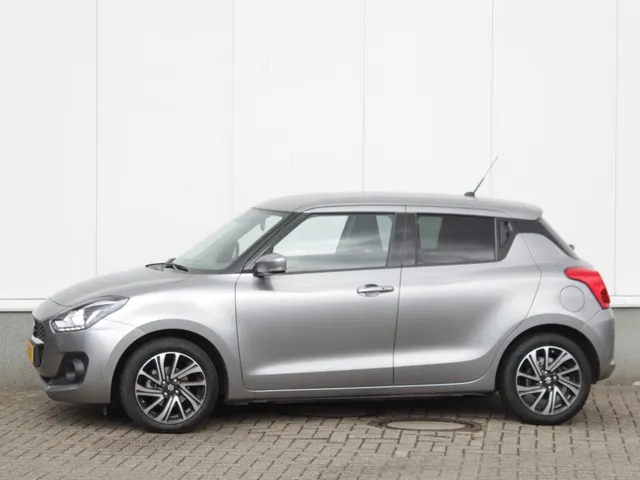 Suzuki Swift 1.2 Style Smart Hybrid Automaat | Navi | Adap. Cruise | Clima | Camera | Lm-Velgen