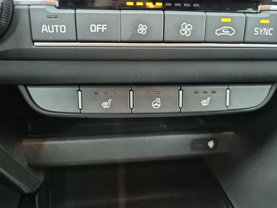 Kia Ceed 1.0 T-GDi MHEV Design Edition Automaat | Navi | Climate Control | Camera | LM Velgen | Stoelverwarming-/Stuurverwarming | Apple Carplay & Android Auto